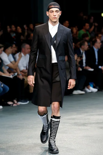 Look 28